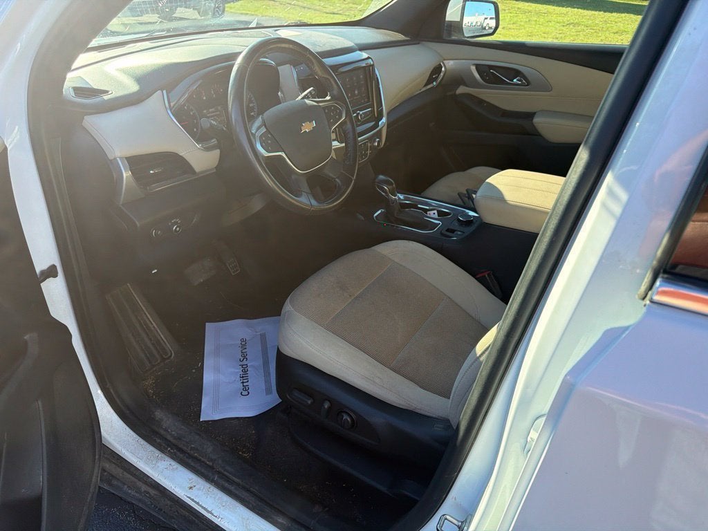 2022 Chevrolet Traverse LT Cloth