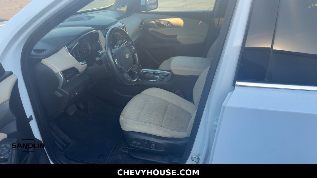 2022 Chevrolet Traverse LT Cloth